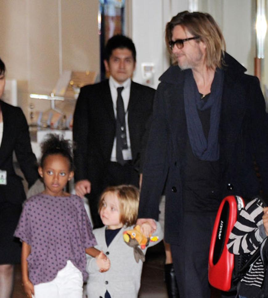 Hier Familien Operhaupt Brad Pitt mit Adoptivtochter Zahara und´ Knox Léon