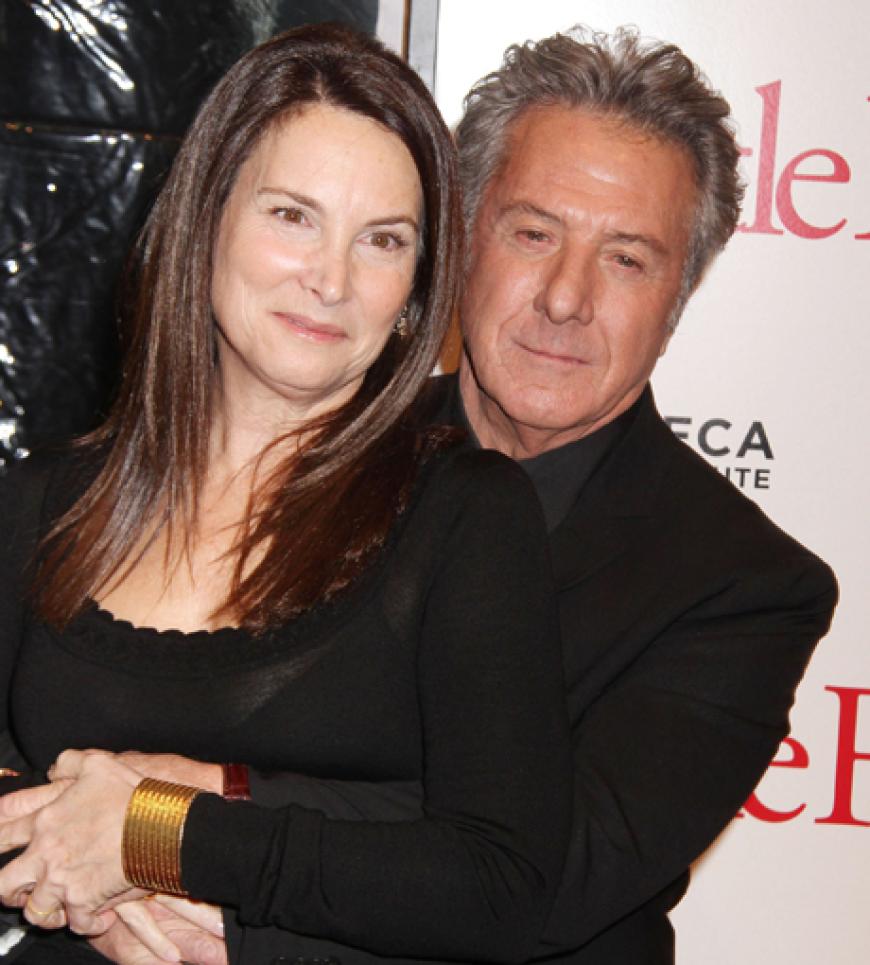 Nur zwei Wochen nach seiner Scheidung heiratete Dustin Hoffman die 17 Jahre jüngere Anwältin Lisa Gottsegen. Die beiden strahlten auf dem roten Teppich wie frisch verliebt