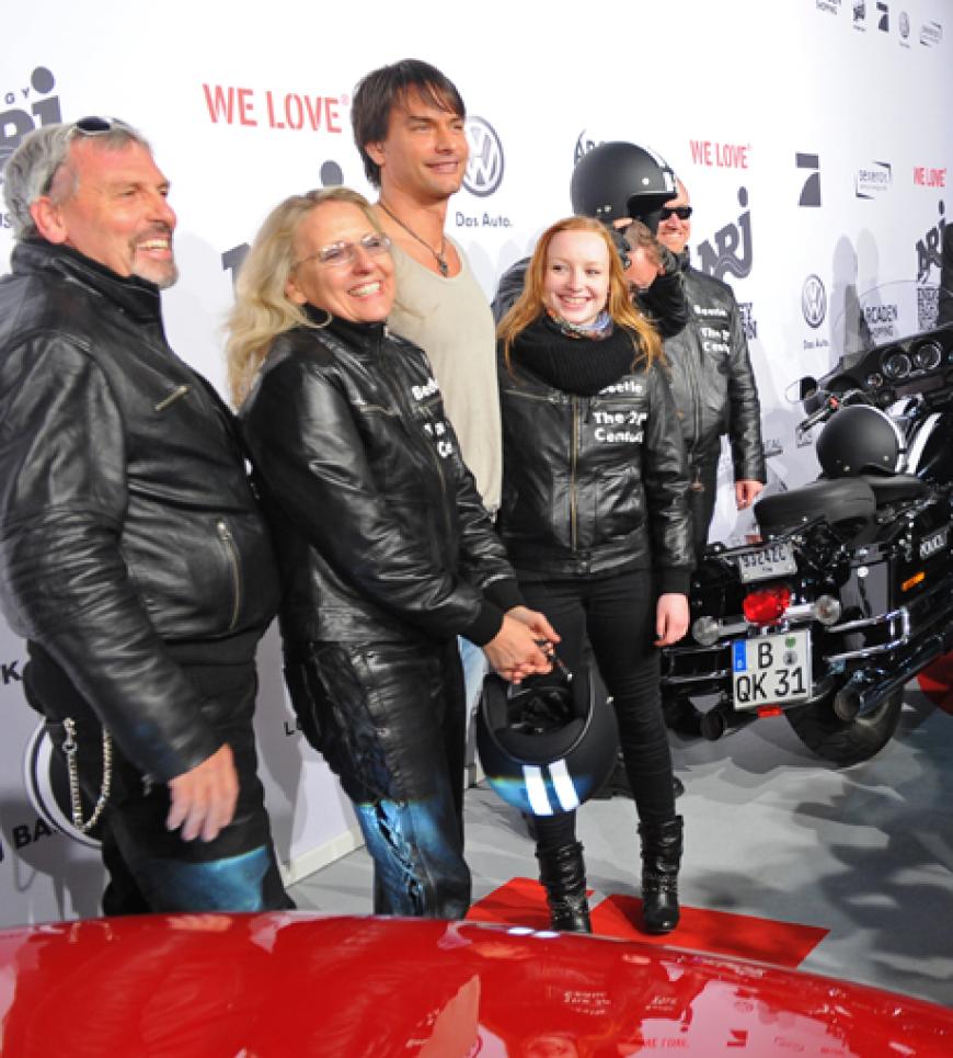 Alle wollte ein Foto mit dem hübschesten Schweden-Export der letzten Jahre: Marcus Schenkenberg posiert mit Motorradfahrern