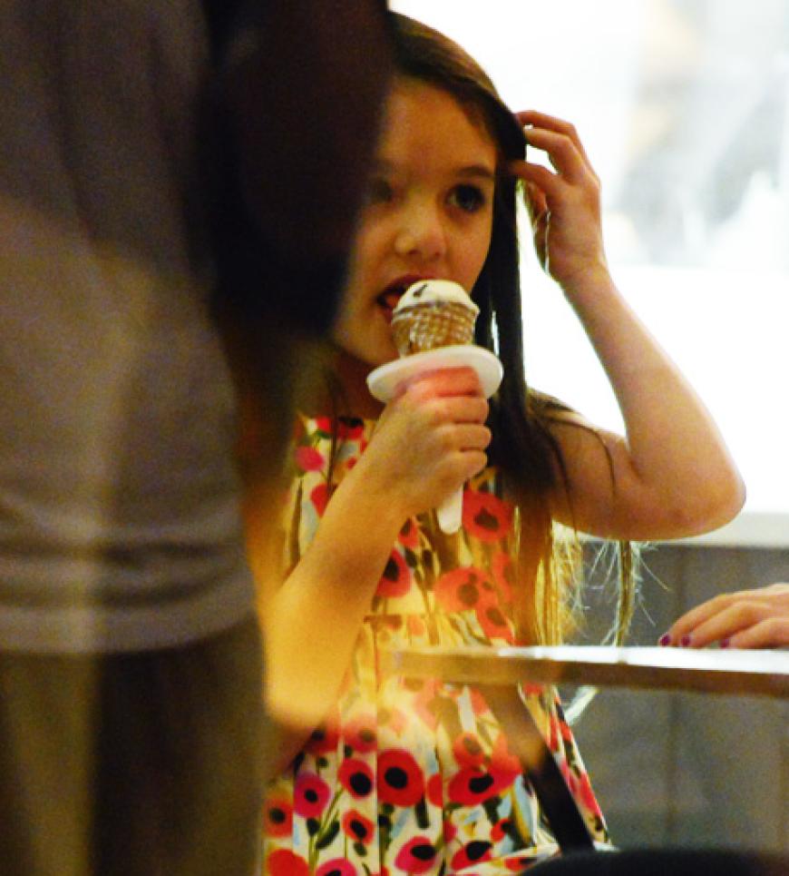 Eis und Manicure - Suri genießt die gemeinsame Zeit mit ihrer Mutter Katie Holmes in New York