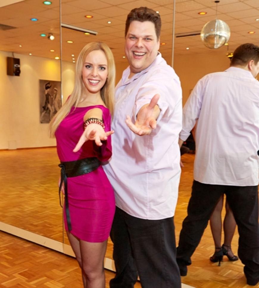 Tetje Mierendorf, 34 & Isabel Edvardsson, 30: Isabel ist eine tolle Trainerin, und Tetje bringt als Musical-Darsteller Erfahrungen mit. Das wird spannend!