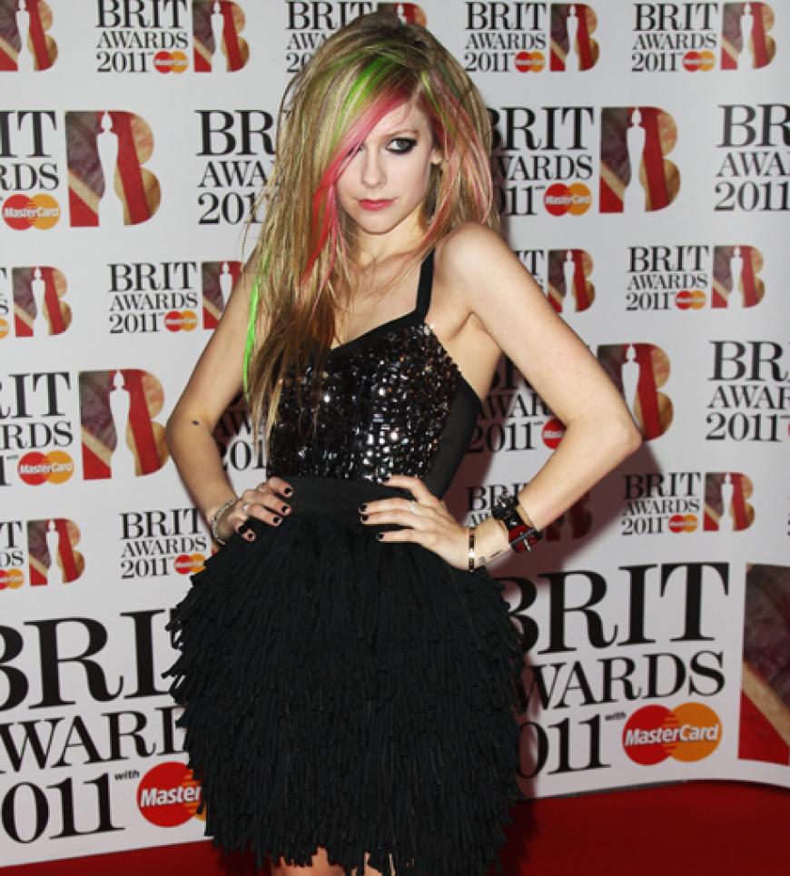 Avril Lavigne ist wieder da! Die Sängerin feiert derzeit ihr Gesangs-Comeback und durfte sogar einen BRIT Award überreichen
