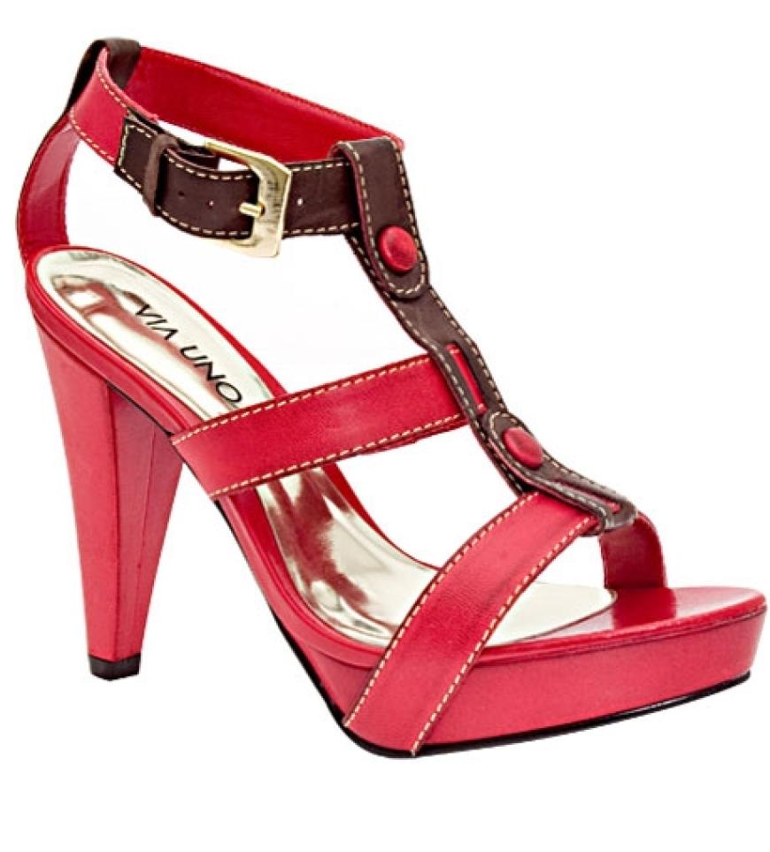 Römer-Sandalette mit Kontraststrähnen von Via Uno, 60 Euro