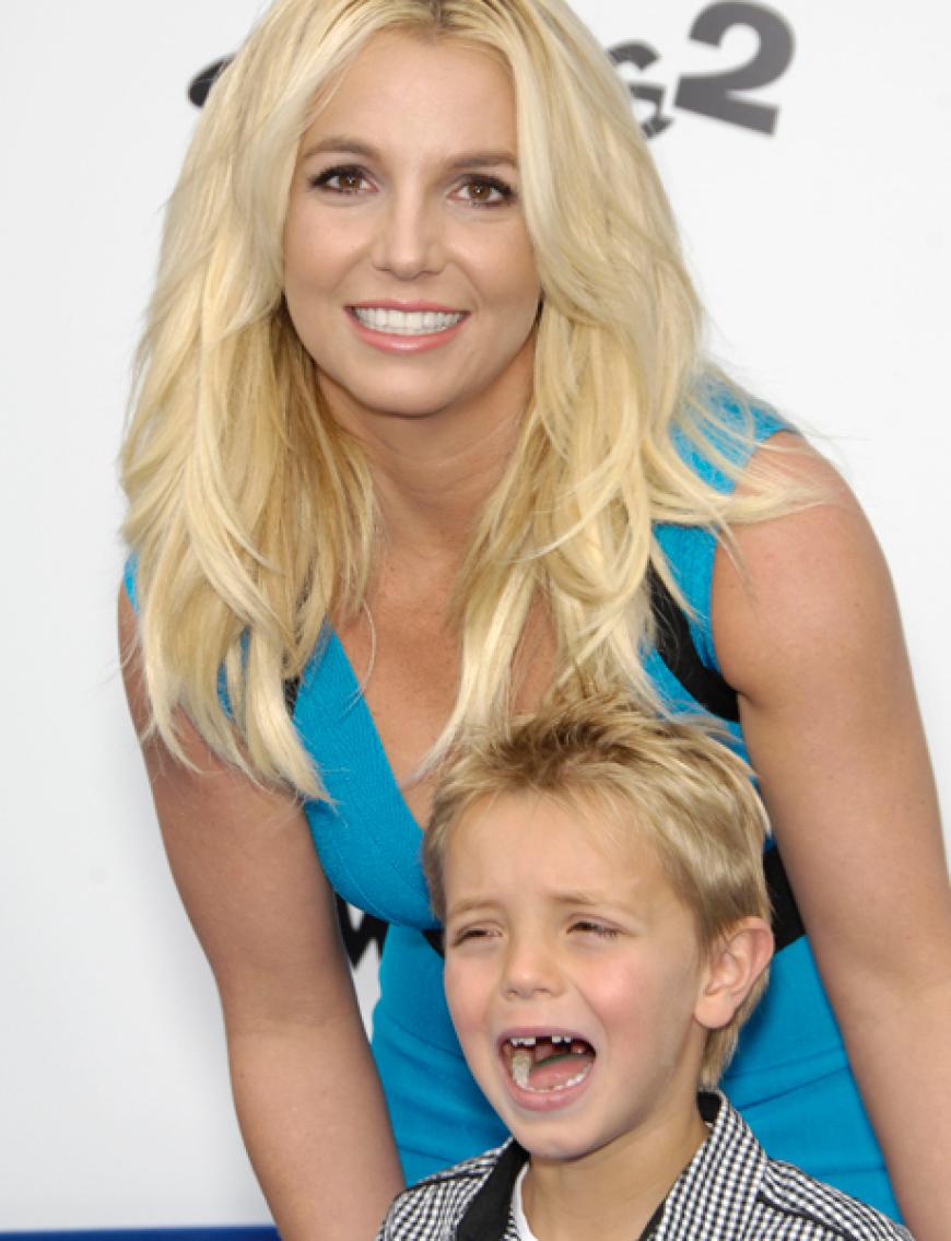 Sean Federline mit Britney Spears. Die beiden Söhne von Britney hatten in dem Video zum Soundtrack einen Gastauftritt