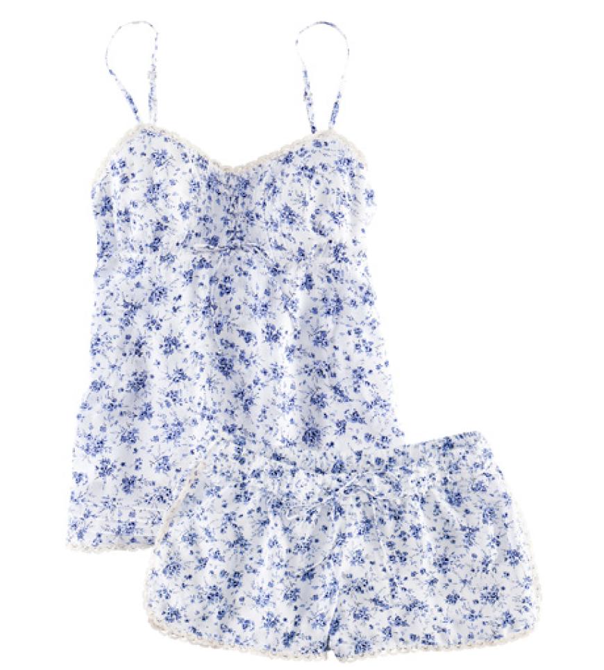 Das süße Set aus Hemd und Panty ist eigentlich viel zu schön um es nur nachts zu tragen. Von H&M, ca. 20 Euro