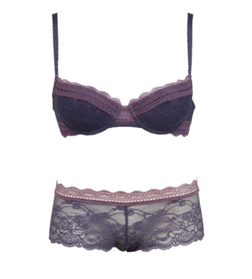 Kontrastreich von Calvin Klein,
BH ca. 50 Euro, Slip ca. 20 Euro