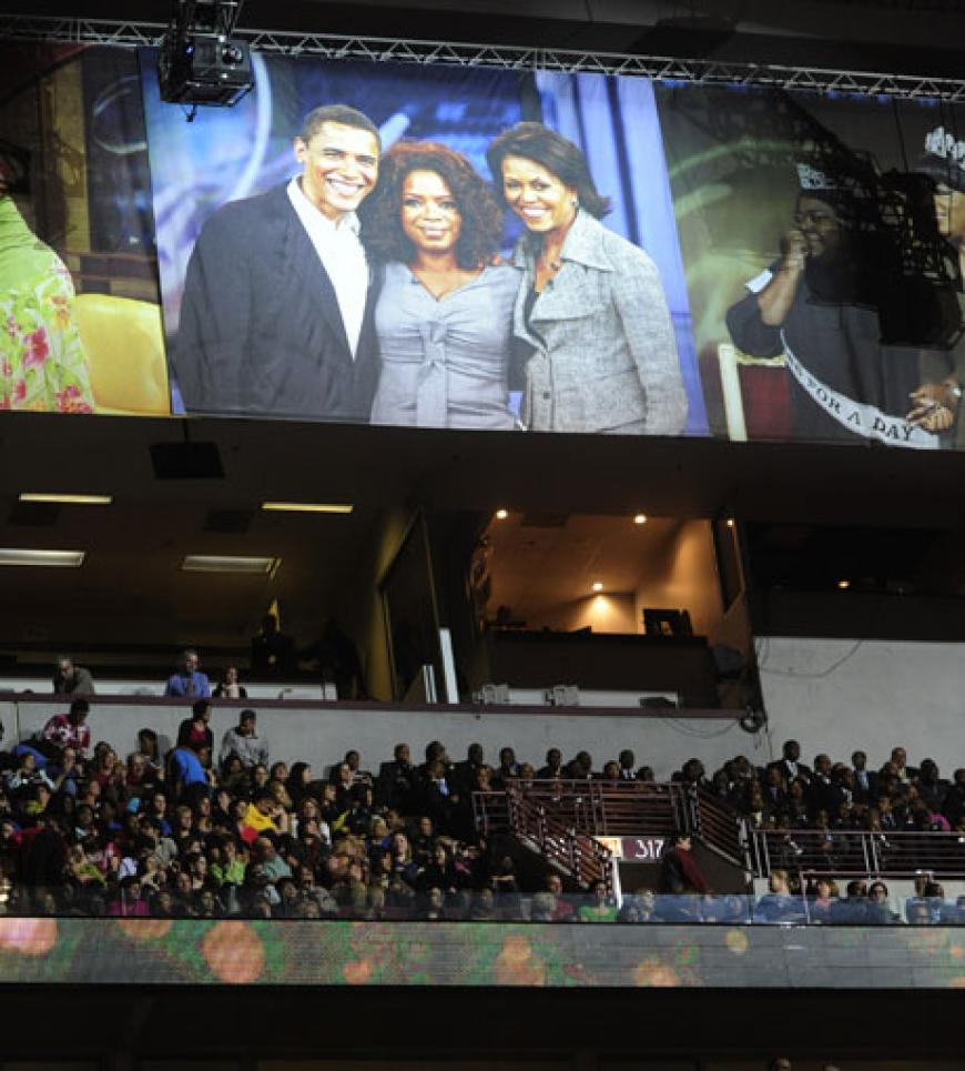 Tausende haben auf den großen Auftritt von Oprah in Chicago gewartet. Die Abschieds-Show stand unter dem Motto
