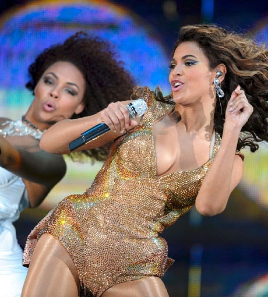 Alle Aufmerksamkeit lag auf ihren Hüften: Beyoncés Kostüme wurden teilweise noch extra aufgepolstert, um ihre Kurven noch stärker zu betonen