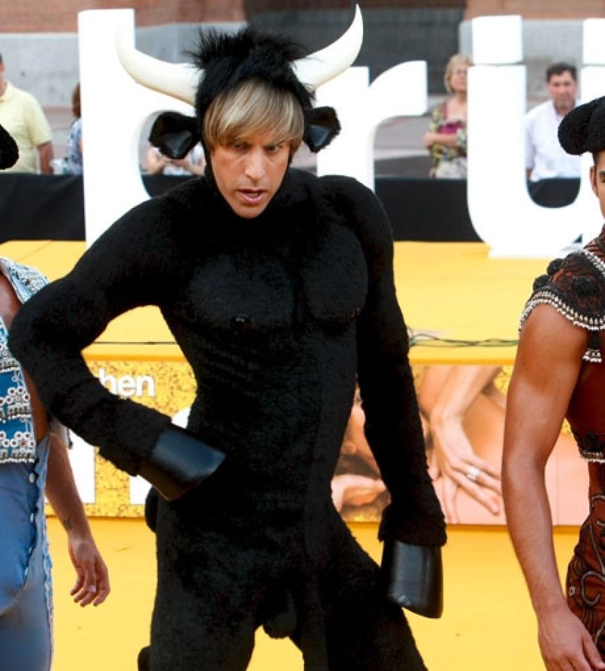 Für jede Stadt, ein neues Outfit. Sacha Baron Cohen weiß, wie man seine Filme vermarktet