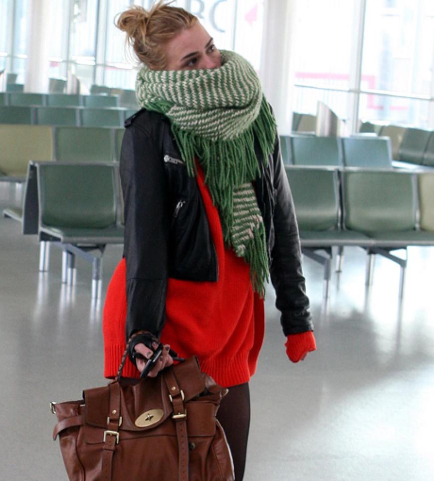 Schauspielerin Billie Piper trifft in ihrer Heimat in England ein ...
