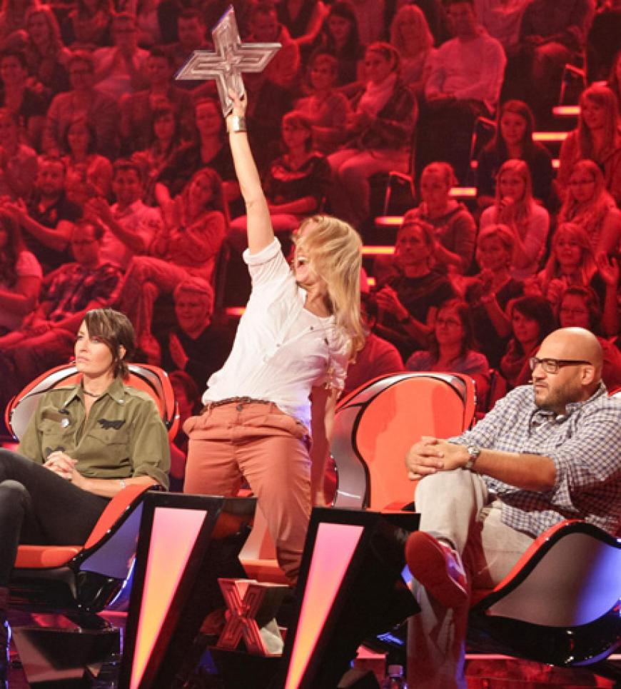 Sandra euphorisch! Die anderen schauen noch skeptisch - nicht jeder hat den gleichen Geschmack und steht auf Rock