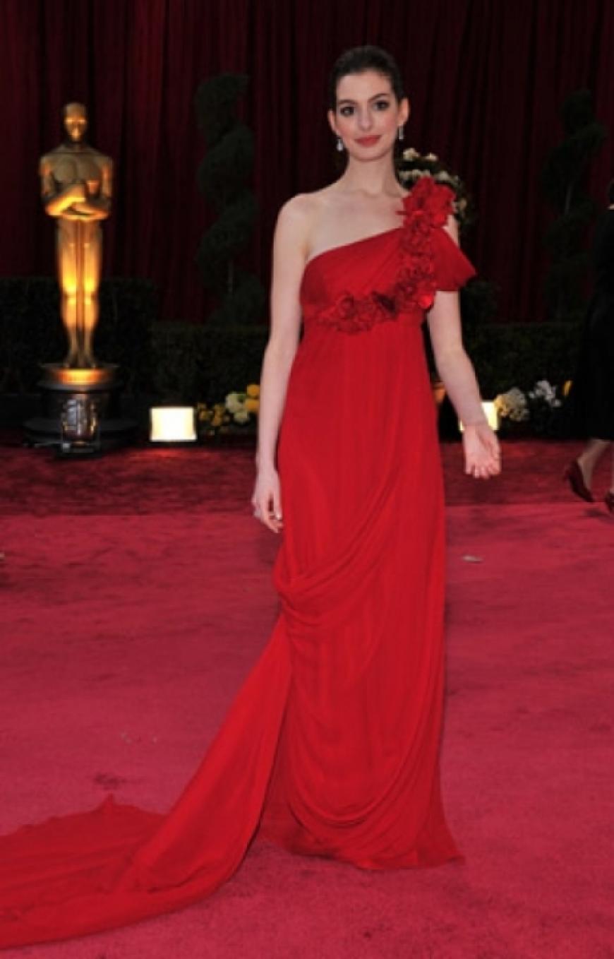 Anne Hathaway: Lady in Red: Die
