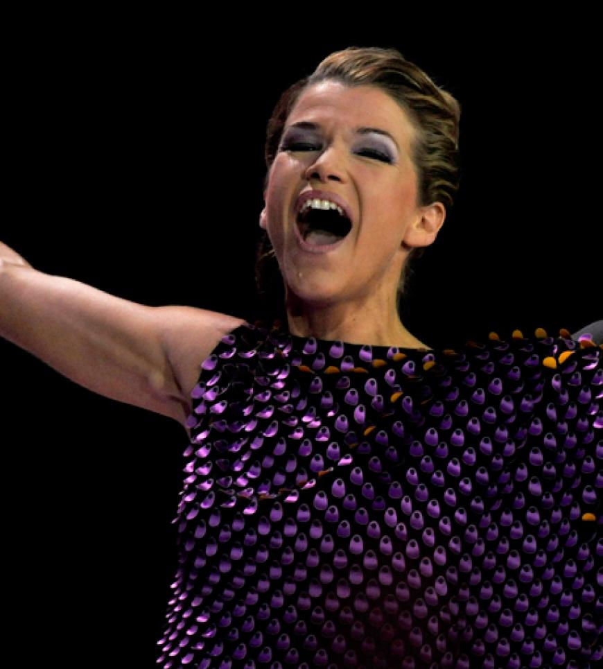 Und auch Anke Engelke, die ebenfalls moderiert, freut sich auf die Darbietungen