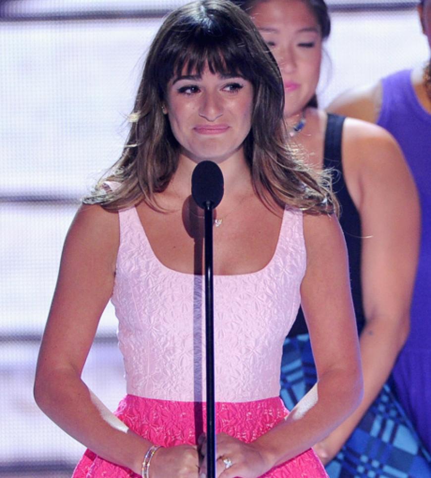 Als man ihr den Award als beste Comedy-Schauspielerin überreichte, widmete sie diesen ihrem verstorbenen Freund und Kollegen Cory Monteith. Lea und das Publikum kämpftenmit Tränen