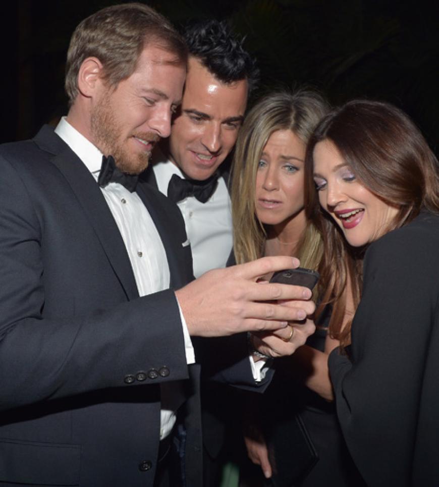 Freunde, wie Justin Theroux und Jennifer Aniston, sind ganz aus dem Häuschen