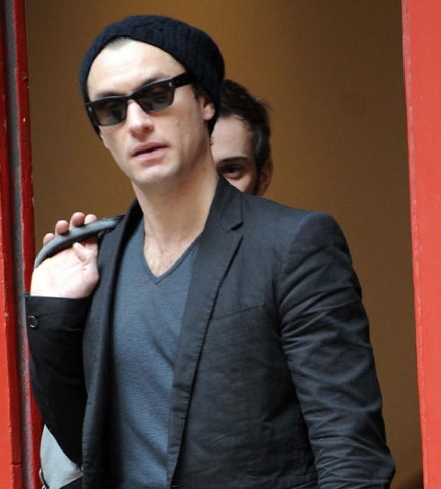 Jude Law mit Strickmütze in New York