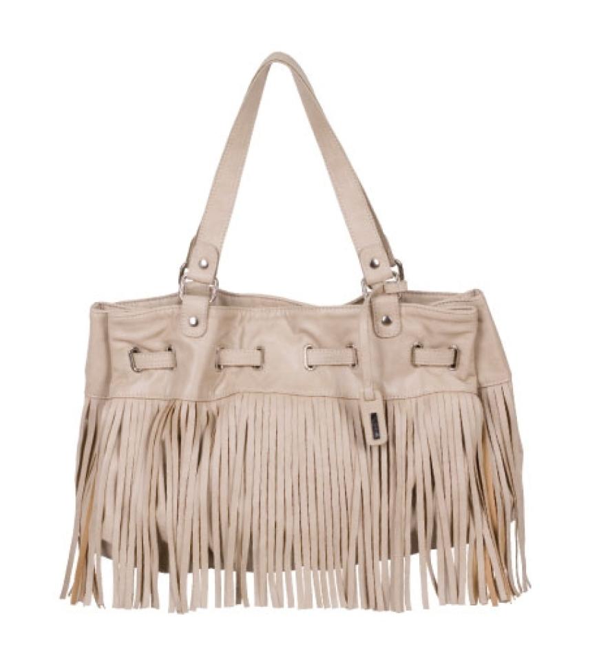 Von Rock-Glam bis Boho-Chic greifen sie alle aktuellen Mode´trends auf. Fransentasche im Nude-Ton von L.Credi, ca. 60 Euro