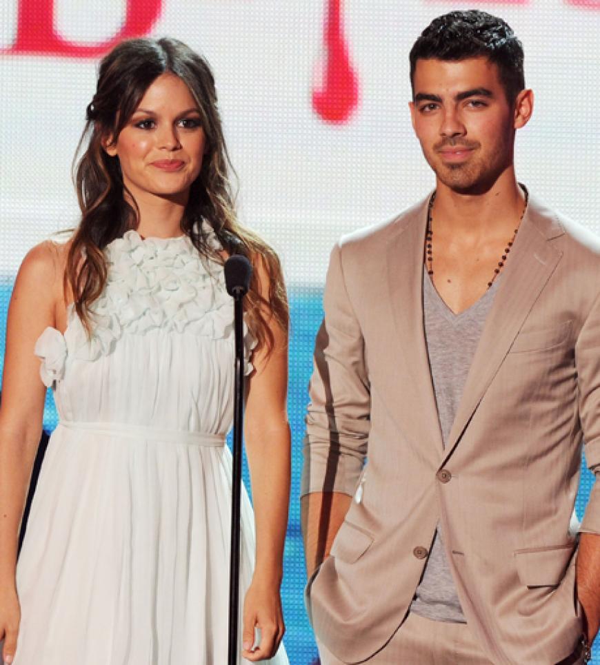 Rachel Bilson präsentierte gemeinsam mit Joe Jonas einen Award