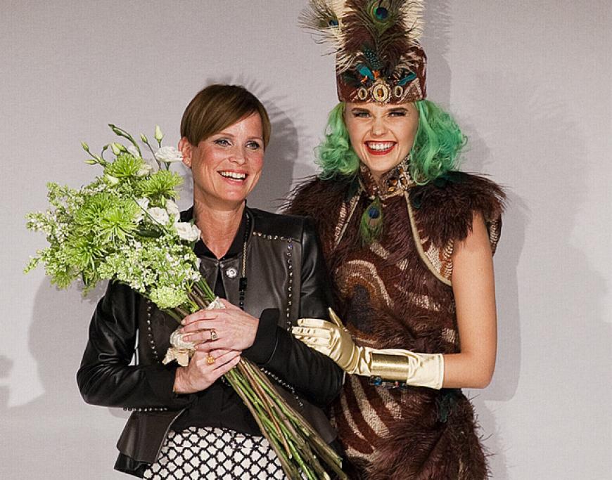 Das kanadische Traditionsunternehmen KORHANI home präsentierte sich erstmals in Berlin und zeigte eine extravagante Show: Bei der großen Premiere wurde die Herbst-/ Winter Kollektion 2013 in einer Mischung aus Mode und exklusiver Home Couture auf dem Laufsteg gezeigt. Die Designerin und Model Bonnie Strange ließen sich feiern