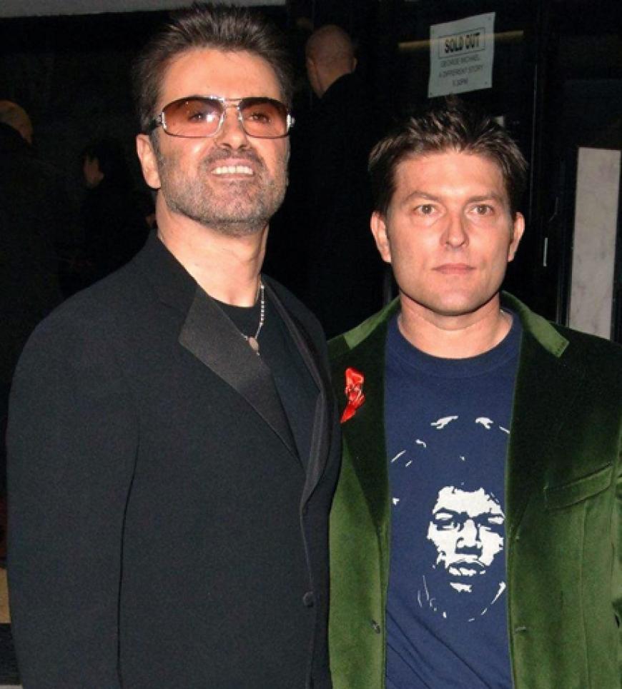 Auch eine Trennung 2011: George Michael und sein langjähriger Partner Kenny Goss gehen bereits seit zweieinhalb Jahren getrennte Wege. Doch erst im August 2011 rückte der Sänger mit der Sprache raus. Einer der Gründe für die Trennung, sei Goss’ Alkoholsucht gewesen