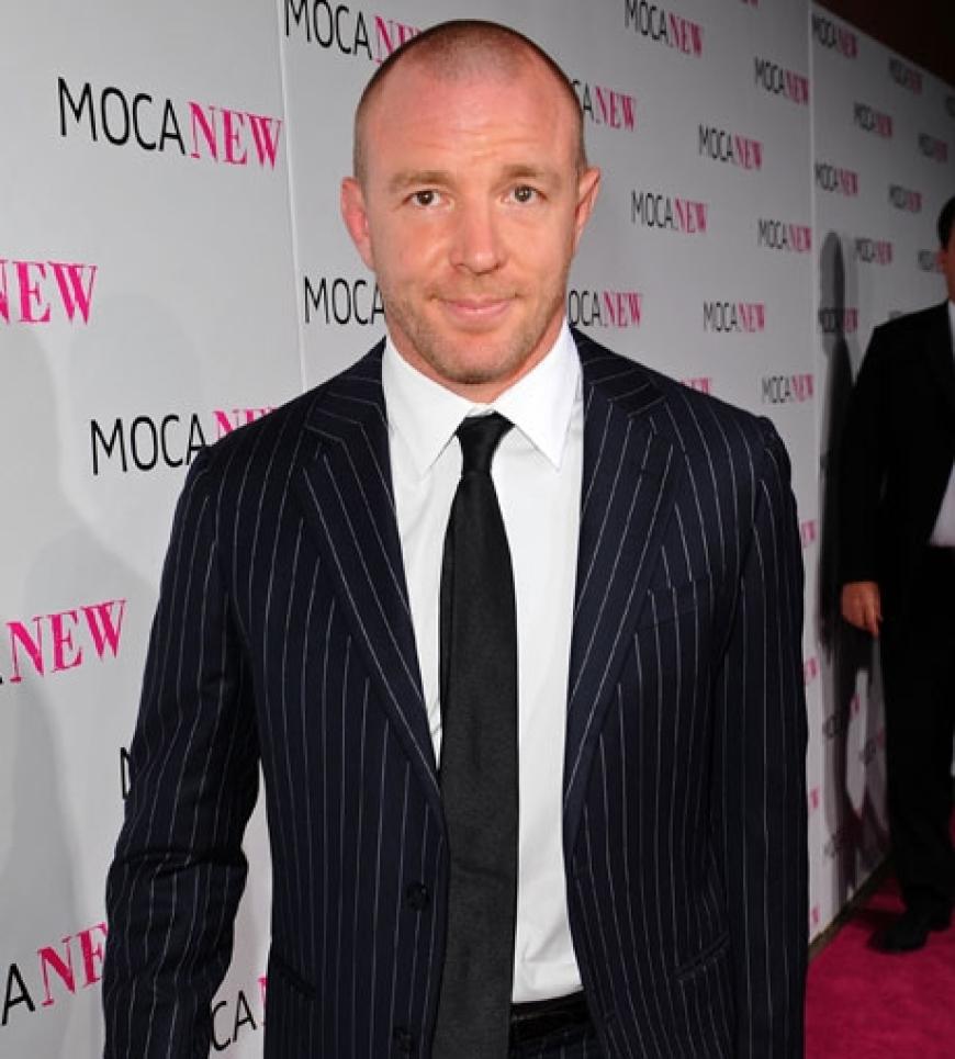Nach dem Cocktail-Empfang, ging es für die Stars weiter zur Gala: Regisseur Guy Ritchie kam solo zur Veranstaltung