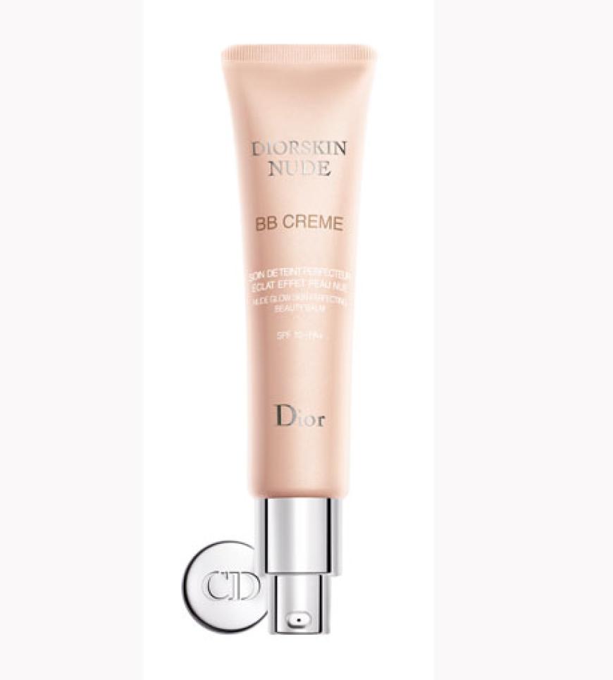 Auch Dior hat eine BB-Cream auf den Markt gebracht. Diese zieht sehr schnell ein, passt sich schön dem Hautton an und deckt kleinere Unreinheiten ab.
