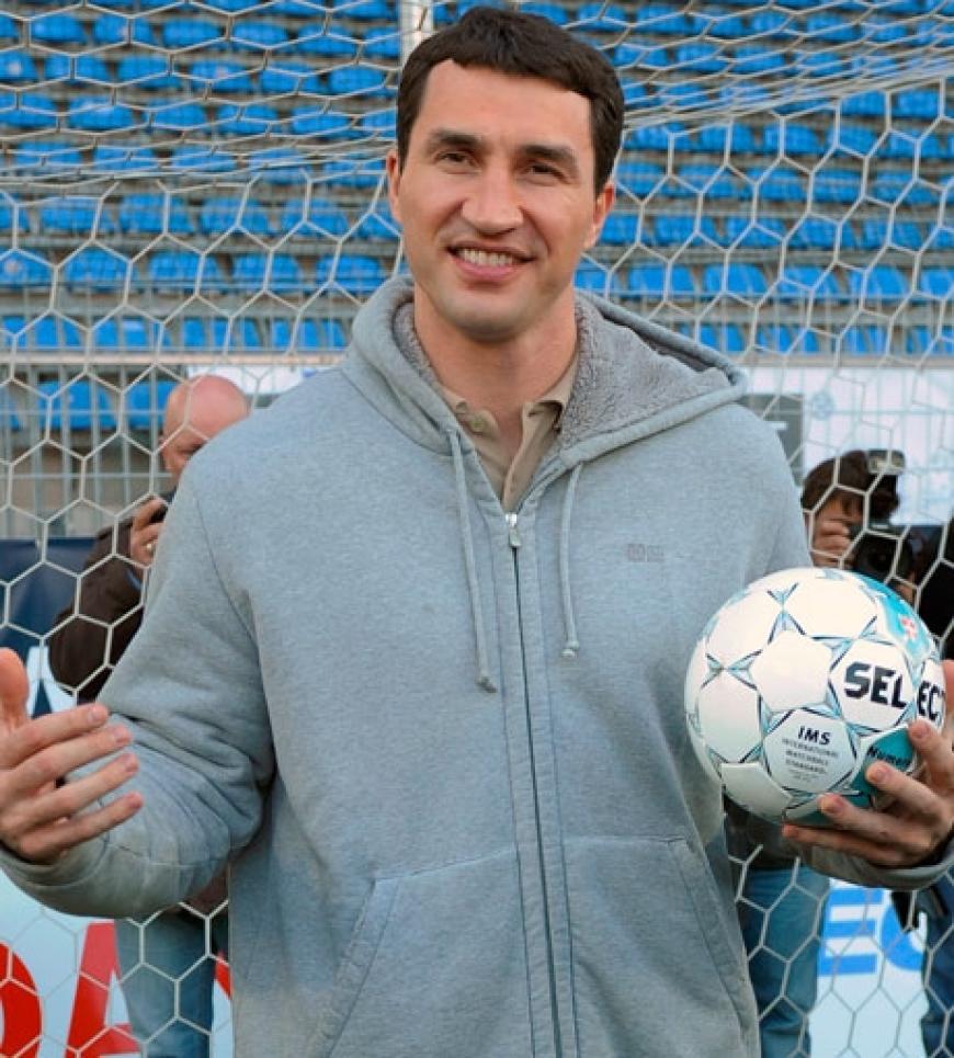 Teamchef Wladimir Klitschko hatte zum Benefiz-Fußballspiel