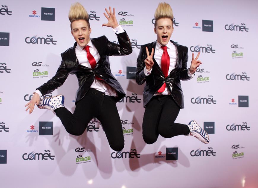 Die irischen ESC-Teilnehmer Jedward wurden von den Fans vor der Arena Oberhausen gefeiert