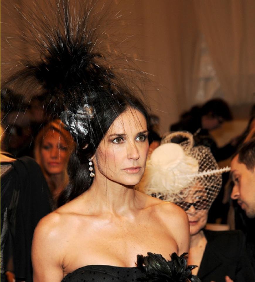 Glamour pur bei der Savage Beauty Costume Institute Gala im Metropolitan Museum of Art in New York gaben sich die Superstars die Klinke in die Hand. Der Rote Teppich von den Oscars ist nichts dagegen. Wer neben Demi Moore im Big Apple mitfeierte - OK! hat die besten Bilder! 