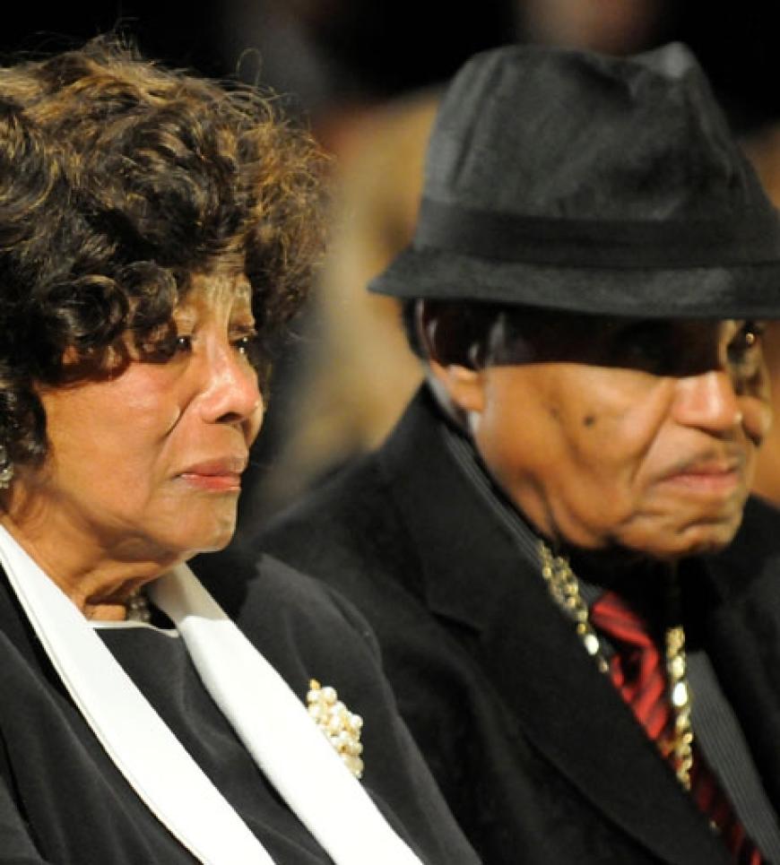 Seine Eltern trauern am Sarg: Katherine und Joe Jackson