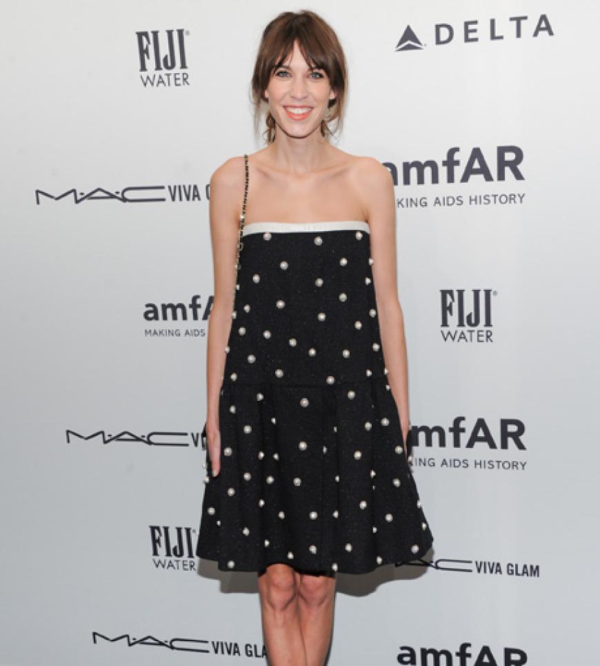 Früher wurden Perlen nur von Großmüttern getragen, heute werden sie von It-Girl ausgeführt. Alexa Chung trägt, ganz nach dem Motto