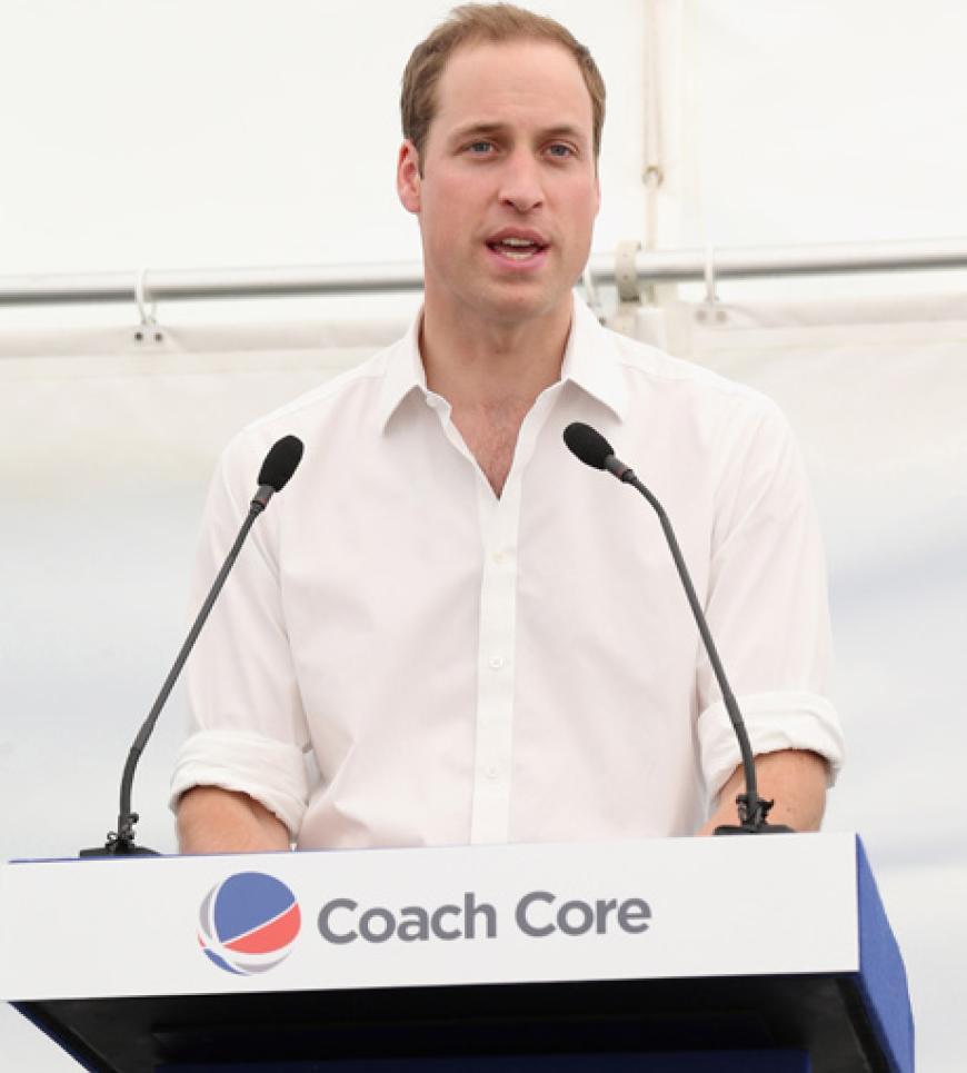 Für Prinz William wurde es zwischendurch hoch offiziell - er hielt eine Rede vor der Sportschule in London