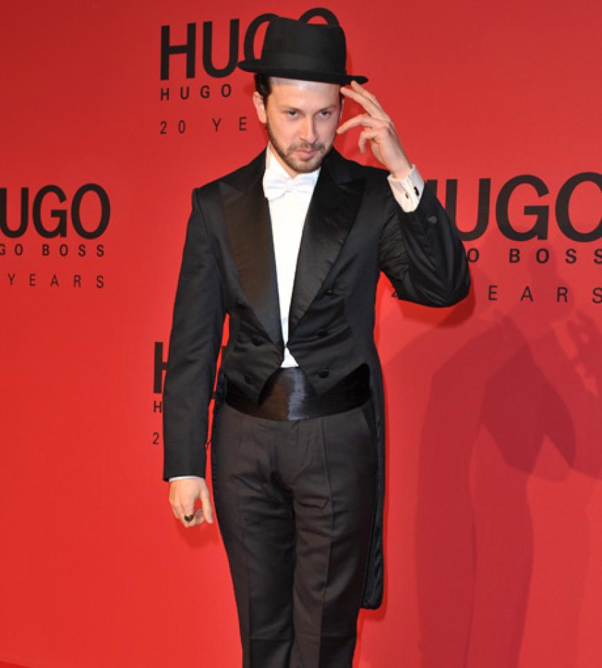 Schauspieler Franz Dinda ganz elegant im Frack