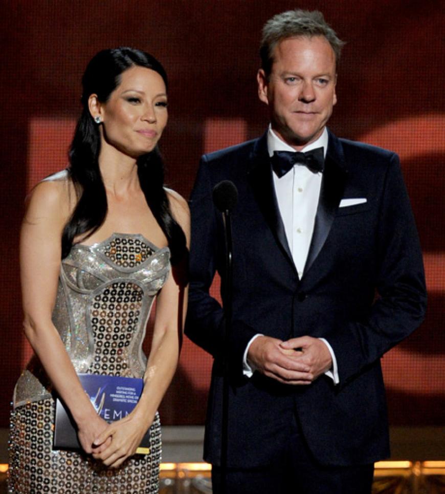 Lucy Liu und Kiefer Sutherland halten eine Laudatio