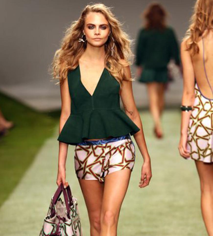 Sexy! Cara Delevingne auf der Fashion Week in London