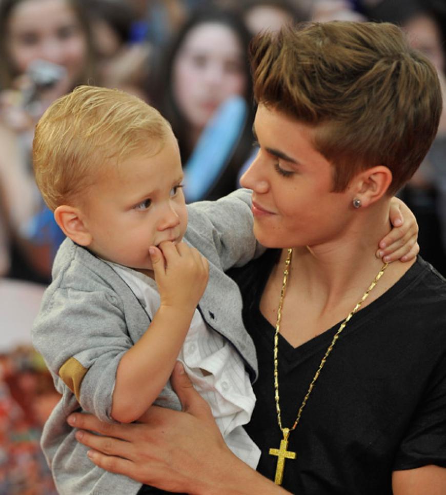 Seit 2010 soll Justin Bieber - hier mit seinem kleinen Bruder - eine Tochter haben