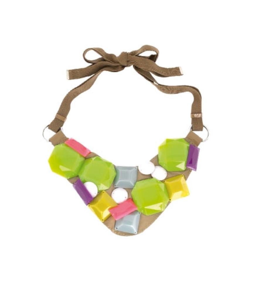 Kette aus Lackleder mit Steinverzierung von By Malene Birger, ca. 150 Euro