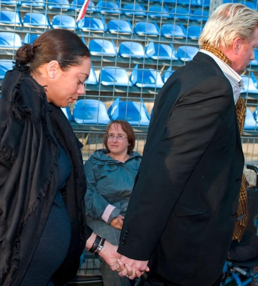 Boris und Lilly verlassen das Fußballstadion