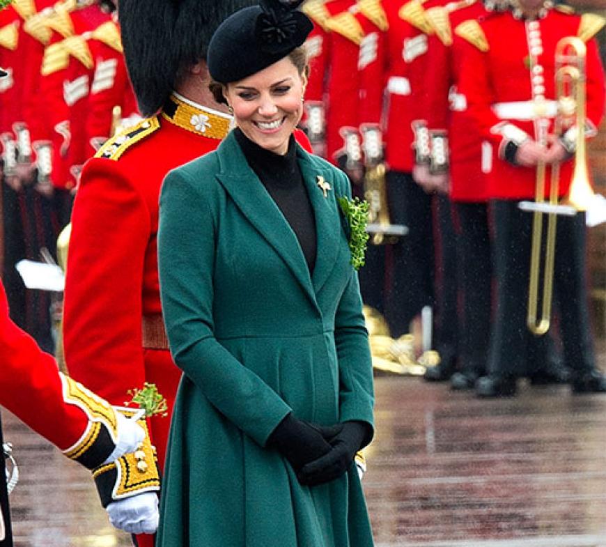 17. März 2013: Herzogin Kate strahlt. Sie besucht mit Ehemann Prinz William die St. Patrick's Day Parade im englischen´ Aldershot - und das Bäuchlein wird immer größer!