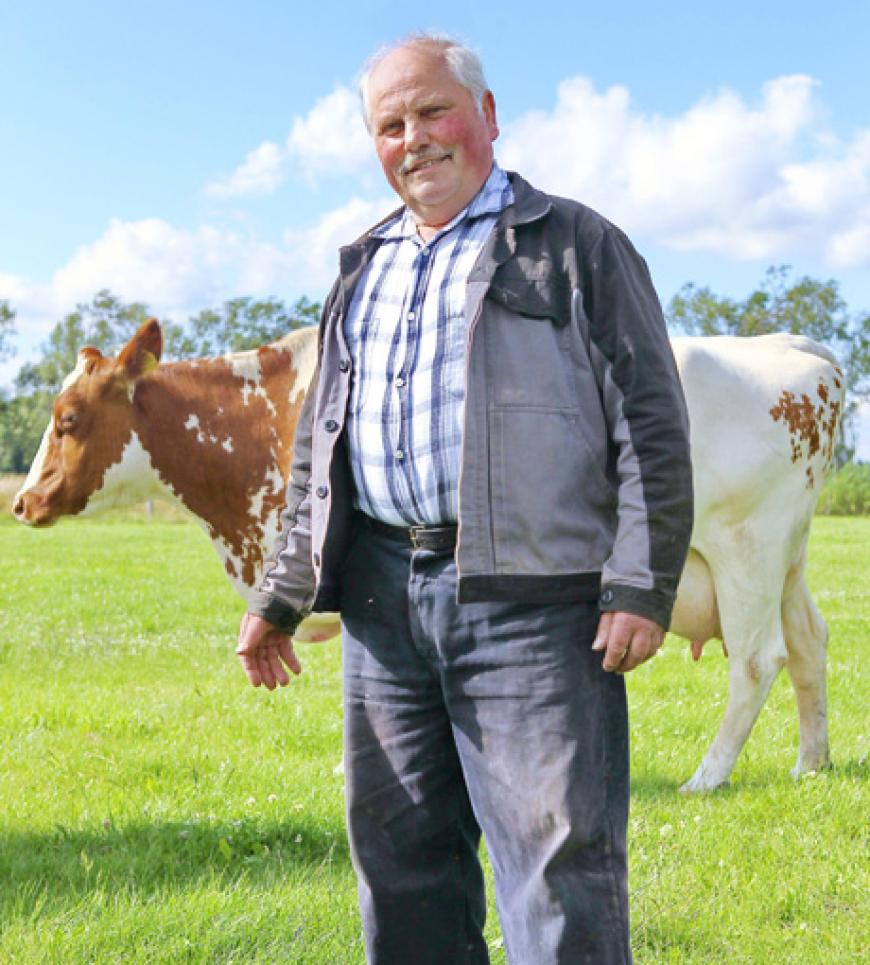 Der einsame Kuhbauer Dieter, 60, lebt alleine auf seinem Hof in Niedersachsen. Um Milchkühe, Rinder und drei Katzen muss sich der liebevolle Milchbauer ganz alleine kümmern