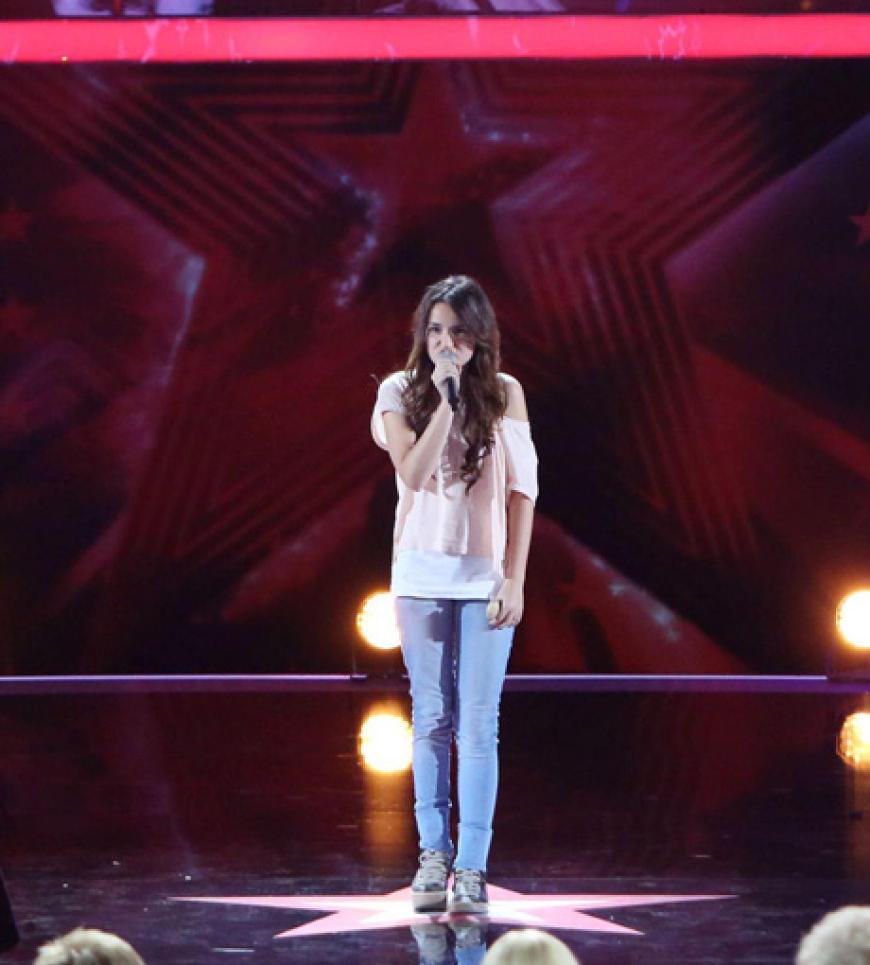 Sängerin Laura Pinski,15, aus Düsseldorf singt