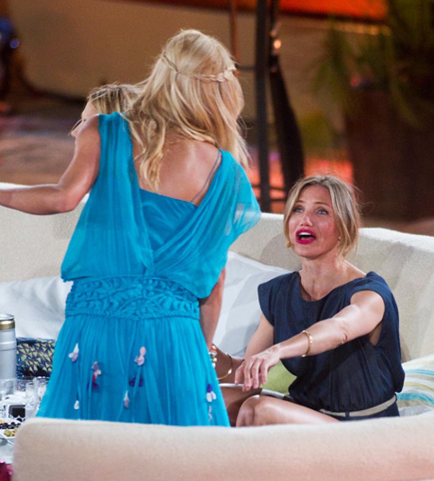 Co-Moderatorin Michelle Hunziker spricht mit Cameron Diaz