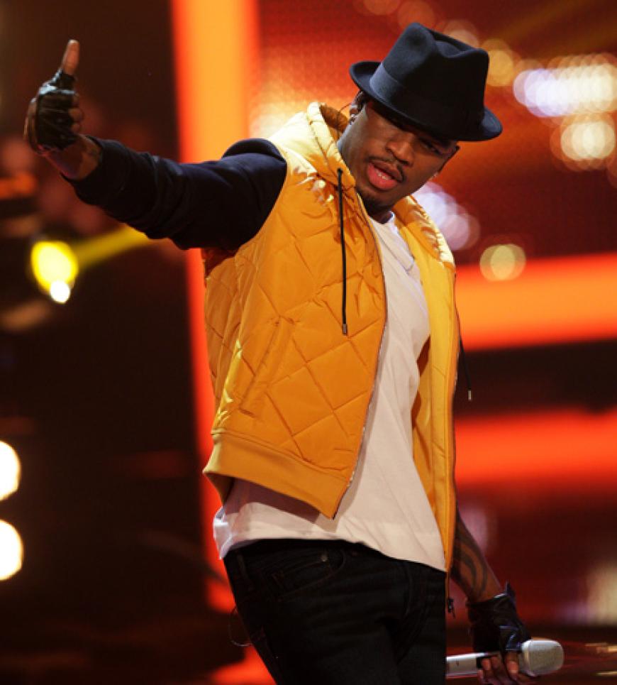 Vorher rockte der zweifache Grammy-Gewinner Ne-Yo solo für gute Stimmung