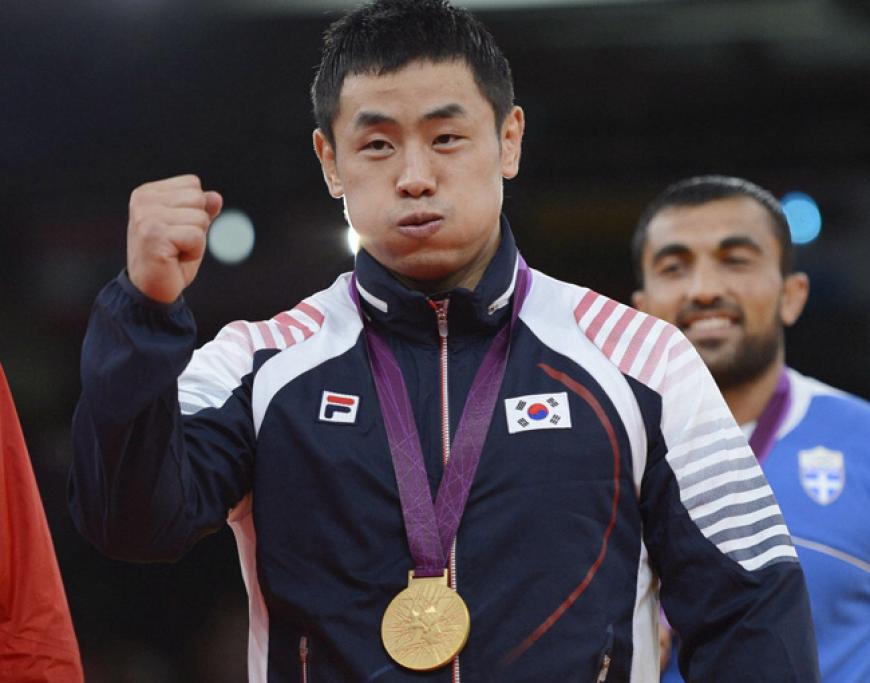 Südkorea zahlt seinen Olympia-Siegern nur 240 Euro - dafür winkt aber auch der Erlass der Wehrpflicht. Judoka Song Dae-Nam hat ihn schon abgeleistet