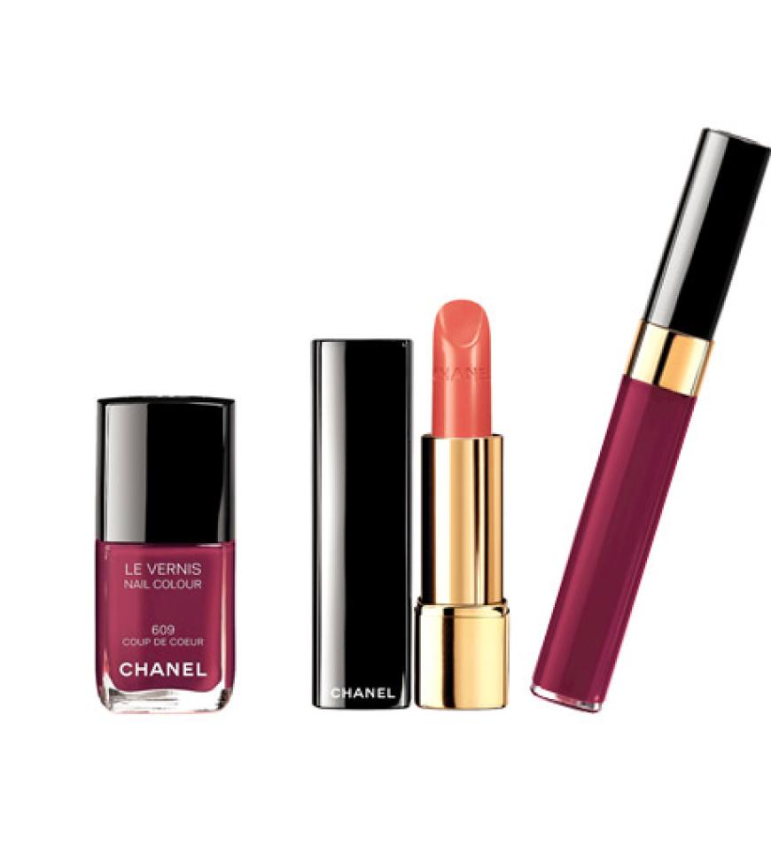 Vorfreude ist doch bekanntlich die schönste Freude. Auf diese Produkt-Hightlights sind wir im April gespannt: Le Rouge 2014. Im Frühling tauchen wir unsere Nägel und Lippen in sanfte Beerentöne. Ab 12. April sind die neuen Farb-Nuancen von Chanel erhältlich!