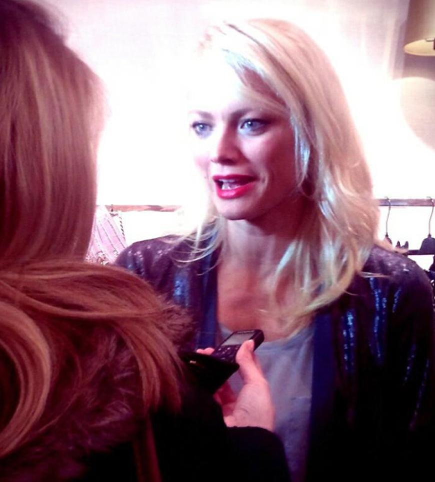 Die Blondine war heißbegehrt bei den Journalisten