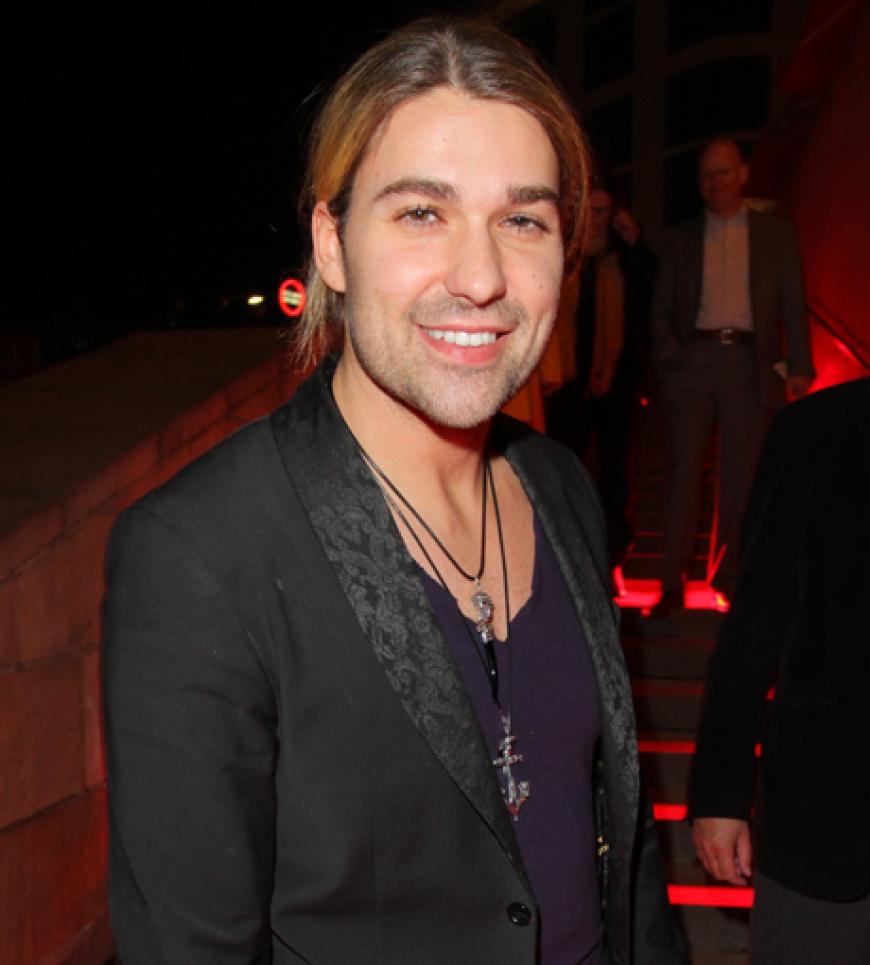 Im Rahmen des Dinners zugunsten der Stiftung „Musik Hilft“ wurden bereits am Vorabend der Echo-Verleihung die ersten Echo-Preisträger ausgezeichnet. Darunter David Garrett (Erfolgreichste DVD-Produktion national)