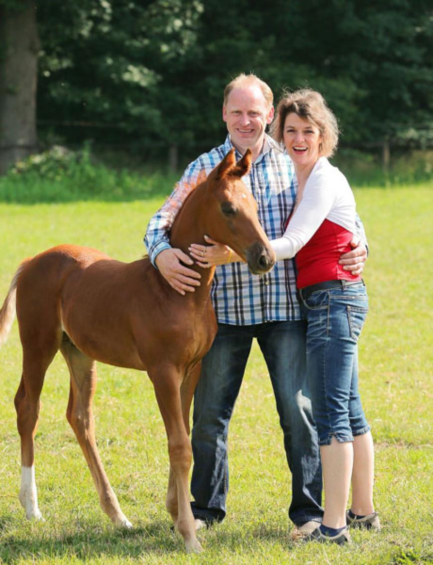Der muntere Münsterländer Christian, 46, hat sich auf dem Scheunenfest für Elke, 41, aus Hessen entschieden