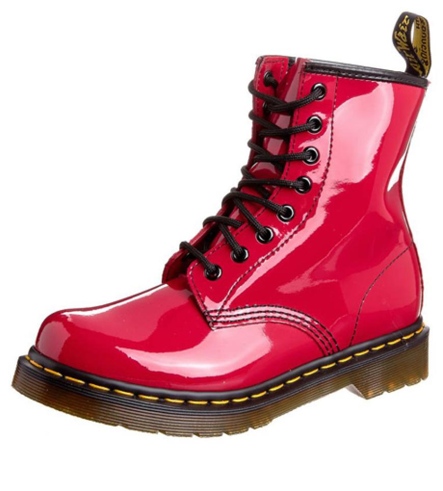Kirschrote Stiefellette in Lackleder von Dr. Martens über zalando.de, ca. 95 Euro