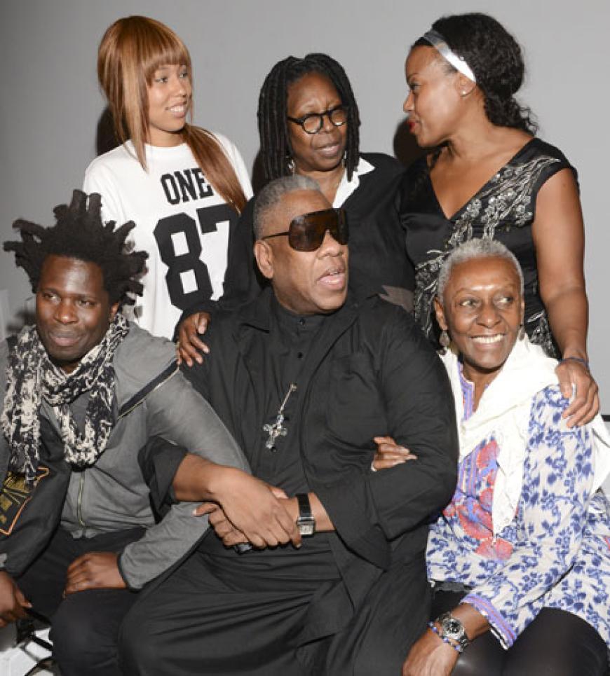 Gruppenfoto! Jerzey Dean, Schauspielerin Whoopi Goldberg, Mode-Designer Tracy Reese, Bradley Theodore, Andre Leon Talley und Filmemacher Bethann Hardison